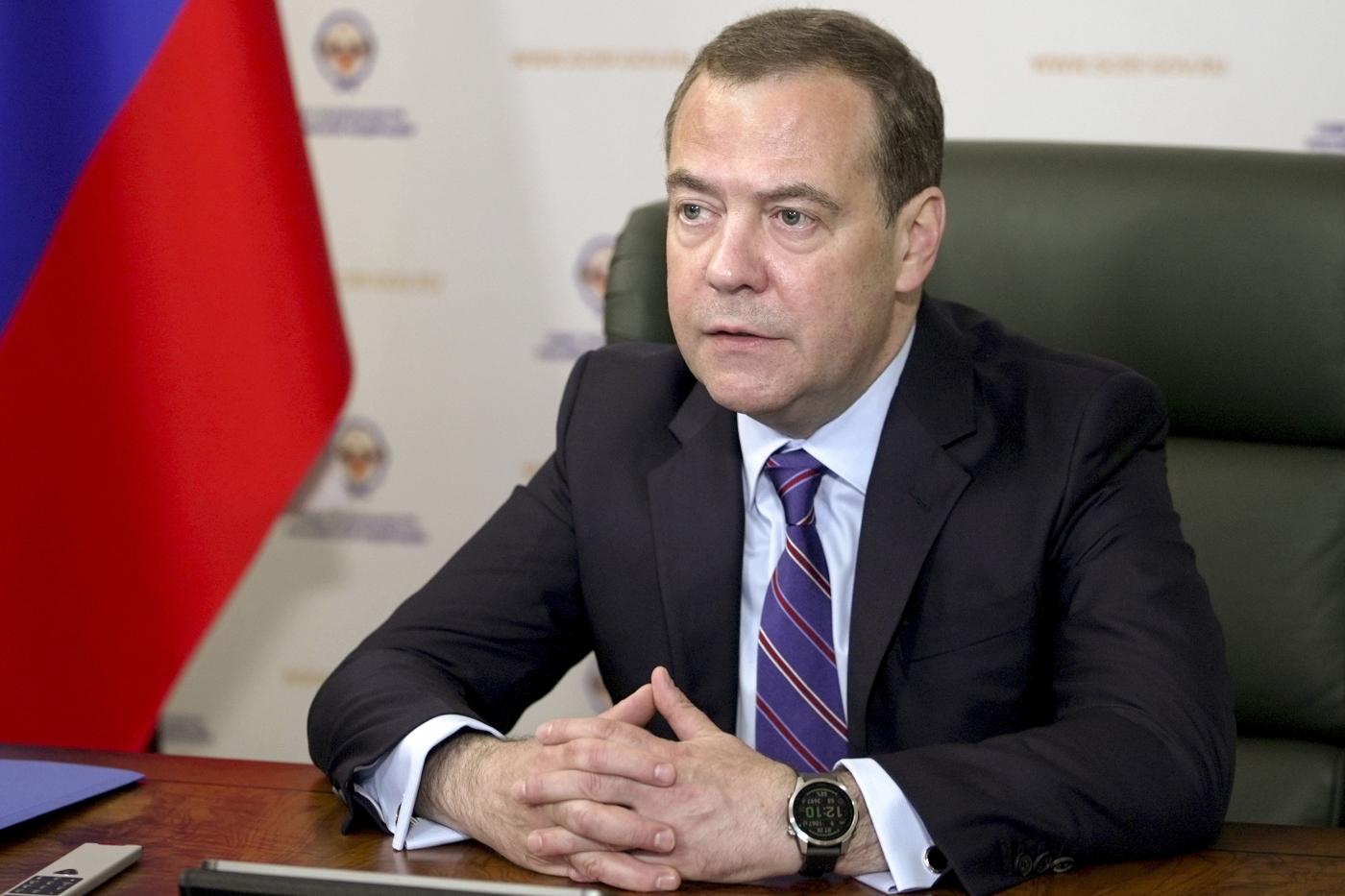 Medvedev irrompe nella campagna elettorale: “Europei usate le urne per punire governi”, sdegno della politica italiana Medvedev irrompe nella campagna elettorale: “Europei usate le urne per punire governi”, sdegno della politica italiana