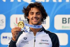 Nuoto, Europei Roma 2022: medaglia d'oro per Thomas Ceccon nei 100 metri dorso