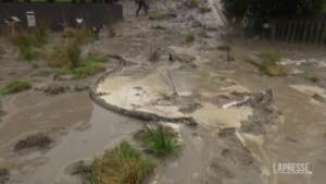 Maltempo: in Nuova Zelanda fiumi di fango e strade allagate, centinaia di evacuati