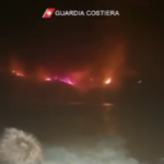 Incendio a Pantelleria: 30 turisti evacuati via mare dalla Guardia Costiera