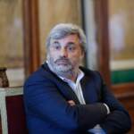 “Inginocchiati o ti ammazzo”. Tempesta sul Campidoglio, si dimette il capo di gabinetto Ruberti protagonista di una violenta lite