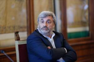 “Inginocchiati o ti ammazzo”. Tempesta sul Campidoglio, si dimette il capo di gabinetto Ruberti protagonista di una violenta lite