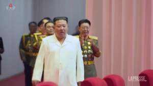 Corea del Nord, Kim Jong-un elogia i medici dell’esercito impegnati nella pandemia