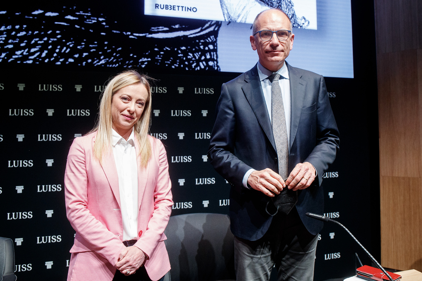 Elezioni, Giuseppe Conte attacca Enrico Letta sul tema dei salari