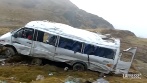 Perù, minibus si schianta: morte quattro persone di ritorno dal Machu Picchu