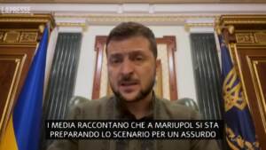 Ucraina, Zelensky: “Niente trattative con la Russia se processa i soldati di Mariupol”