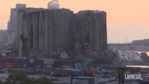 Libano, nuovo crollo di un silos di grano nel porto di Beirut