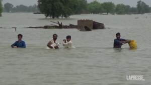 Pakistan, evacuato il villaggio del Punjab meridionale colpito dall’alluvione