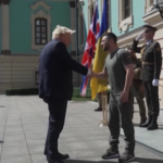 Ucraina, visita a sorpresa di Boris Johnson a Kiev nel Giorno dell’indipendenza