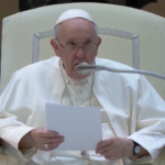 Ucraina, Papa Francesco: “La guerra è una pazzia, abbiamo bisogno di pace”