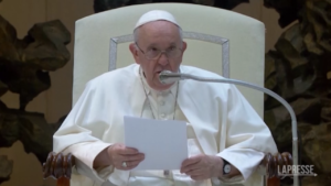 Ucraina, Papa Francesco: “La guerra è una pazzia, abbiamo bisogno di pace”