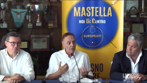Mastella lancia politica ‘a km ‘0 e mostra suo numero di telefono: “Rispondo direttamente ai cittadini”