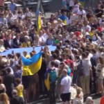 Bruxelles, centinaia di persone manifestano per l’Ucraina