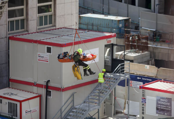 Milano, incidente sul lavoro in San Babila