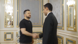Ucraina, Di Maio incontra Zelensky a Kiev: “L’Italia non vi abbandona”