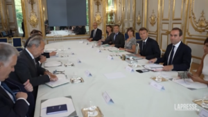 Ucraina, il presidente francese Macron incontra il capo dell’Aieia a Parigi