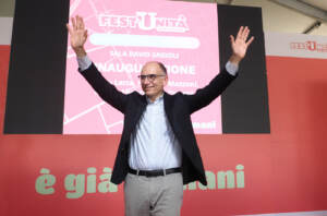 Elezioni, Letta apre la campagna dalla Festa Unità di Bologna: “O noi o la destra, vinceremo”