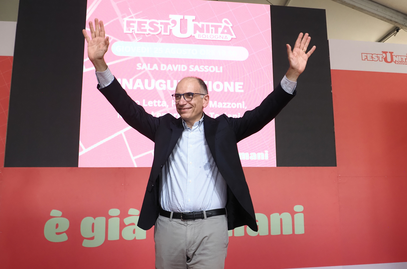 Elezioni, Letta apre la campagna dalla Festa Unità di Bologna: “O noi o la destra, vinceremo” Elezioni, Letta apre la campagna dalla Festa Unità di Bologna: “O noi o la destra, vinceremo”