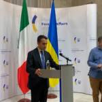 Ucraina, Di Maio in visita a Kiev: “Siete la resistenza dell’Europea, l’Italia è con voi”