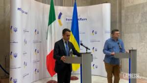 Ucraina, Di Maio in visita a Kiev: “Siete la resistenza dell’Europea, l’Italia è con voi”
