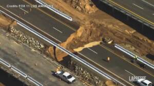 Usa, l’alluvione ha distrutto una parte dell’autostrada che collega Los Angeles e Phoenix