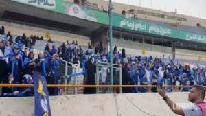 L’Iran apre le porte degli stadi alle donne per assistere alle partite di calcio