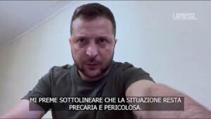 Ucraina, Zelensky: “Alla centrale nucleare di Zaporizhzhia resta il rischio disastro”