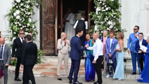 Matrimonio Pellegrini-Giunta: l’attesa dello sposo tra selfie e strette di mano