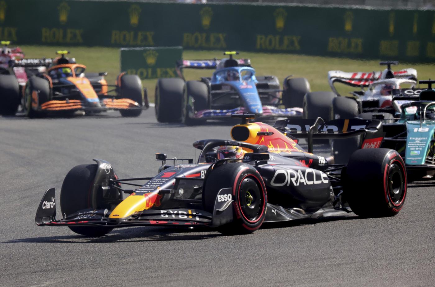 Formula 1: Verstappen fenomeno a Spa con rimonta da campione, Sainz terzo