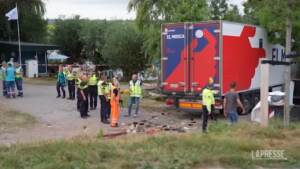 Olanda: camion contro barbecue vicino Rotterdam, salgono a 6 i morti