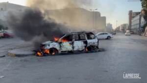 Libia: auto in fiamme a Tripoli dopo gli scontri tra milizie