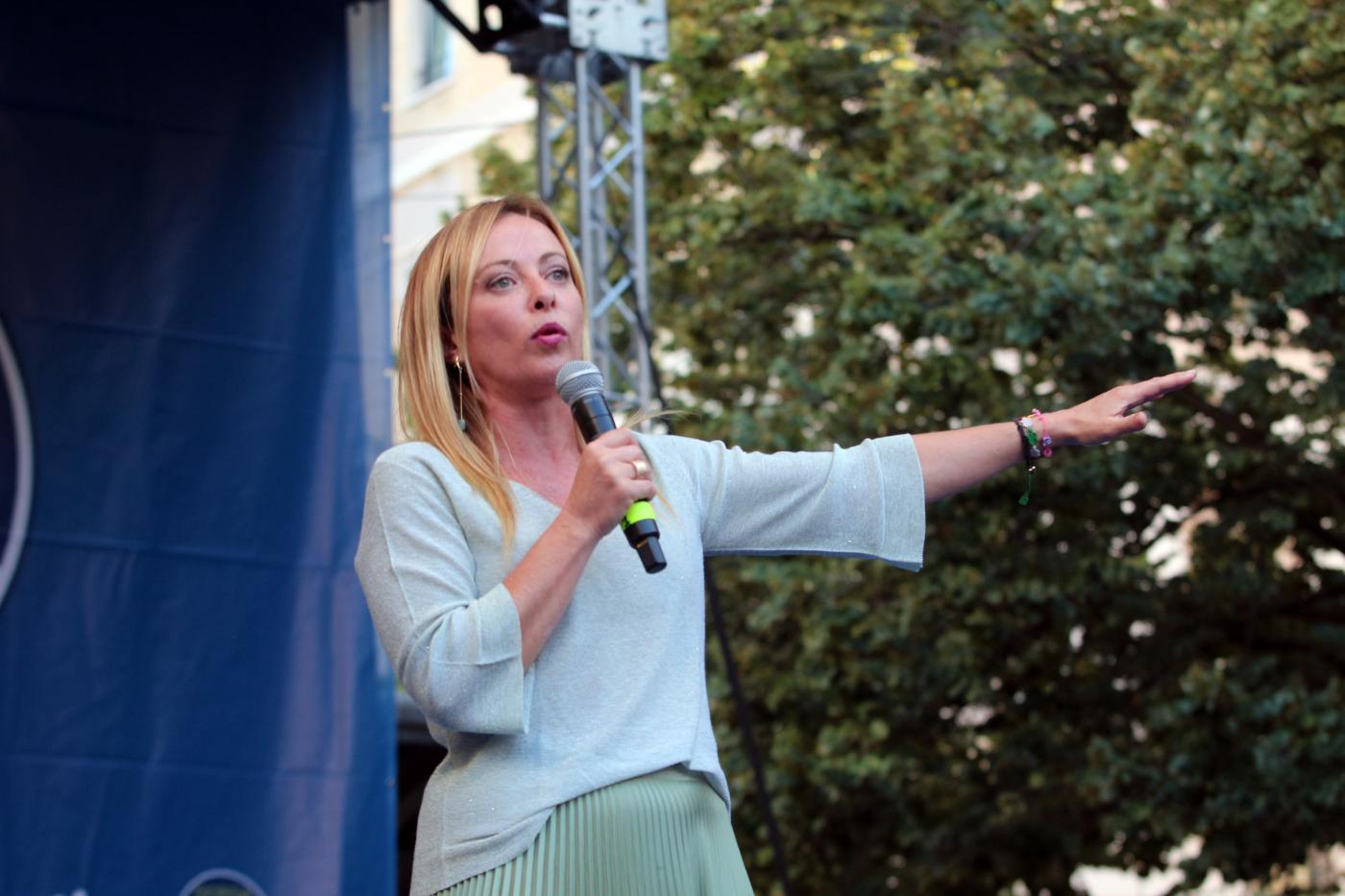 Scontro tra i partiti sulla questione migranti. Meloni rilancia il blocco navale. Salvini: “Non serve, bastano i decreti sicurezza” Scontro tra i partiti sulla questione migranti. Meloni rilancia il blocco navale. Salvini: “Non serve, bastano i decreti sicurezza”