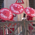 Vaticano, donne in protesta chiedono sacerdozio femminile