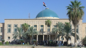 Iraq, i sostenitori di al-Sadr fanno irruzione nel palazzo presidenziale: 12 morti