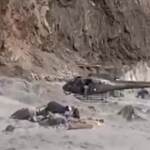 Pakistan: intrappolato nel fiume in piena, lo salva l’elicottero