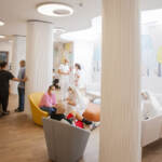 Minori: crollano le adozioni, solo 680 nel 2021 in Italia