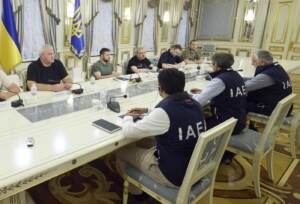 Kiev, il presidente Zelensky riceve il direttore generale dell'AIEA Rafael Gross