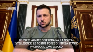 Ucraina, Zelensky: “Cacceremo gli occupanti fino al nostro confine, se si arrendono garantiamo rispetto Convenzione Ginevra”