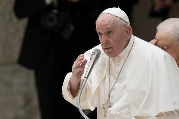 Papa Francesco in udienza con i partecipanti ad un pellegrinaggio di chierichetti dalla Francia