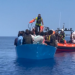 Migranti, oltre 10 operazioni in pochi giorni nel Mediterraneo: salvate 466 persone