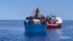 Migranti, oltre 10 operazioni in pochi giorni nel Mediterraneo: salvate 466 persone