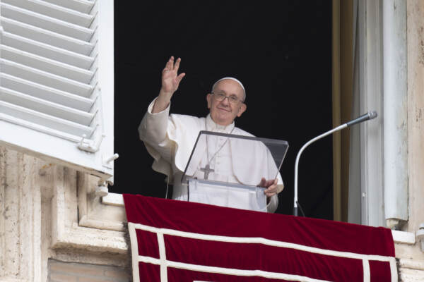 Papa Francesco: “Il mondo è assetato di pace”