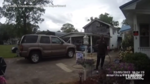 Alabama: pastore afroamericano arrestato mentre annaffia i fiori del vicino