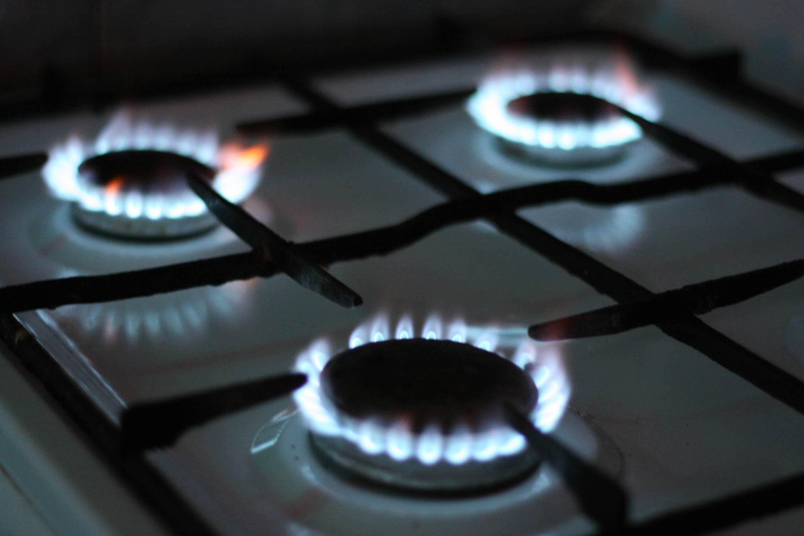 Luce e gas, come risparmiare fino a 180 euro l’anno