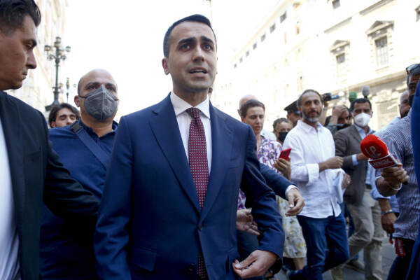 Di Maio: “Pagare 80% bollette a imprese”