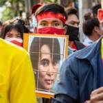 Myanmar, Aung San Suu Kyi condannata ad altri tre anni