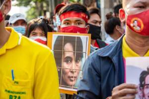 Myanmar, Aung San Suu Kyi condannata ad altri tre anni