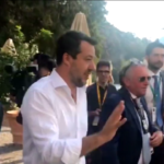 L’arrivo di Salvini al Forum Ambrosetti, colazione in riva al Lago per il leader della Lega