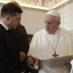 Papa Francesco: “Medico mi vieta visita a Kiev o in Russia”