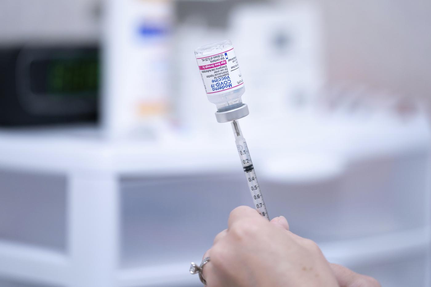 Covid, ok Ue a vaccino Pfizer contro nuove varianti